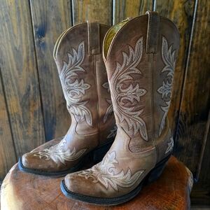 Women's Ariat Circuit Rosewood Boot Excellent Condition 6.5 Med